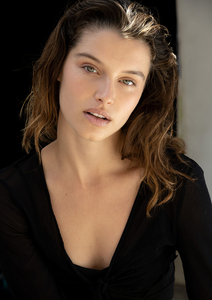 ZOE JADE